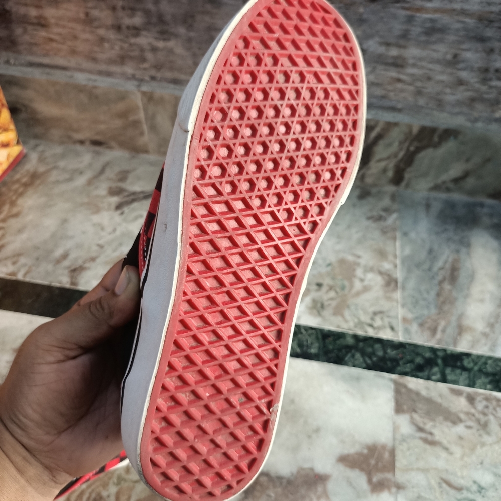 Vans - Picture 2 of 10